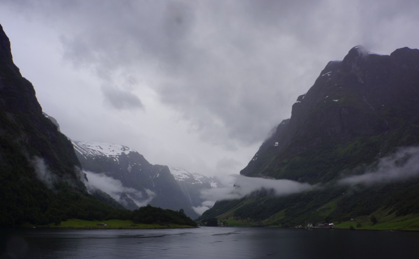 Lom und der Naeroyfjord